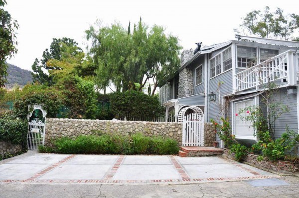 7989-BH ISLAND MOVES