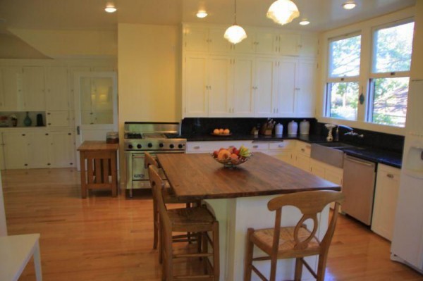 8146-HP ISLAND MOVES