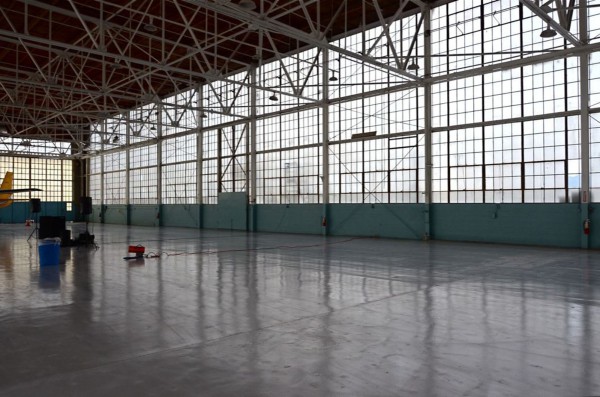 8903-BB-HANGAR 2 UNAVA..