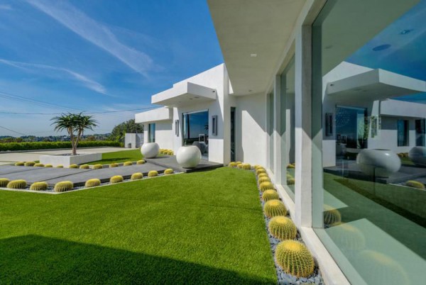 9771-LA EXTERIOR ONLY ..