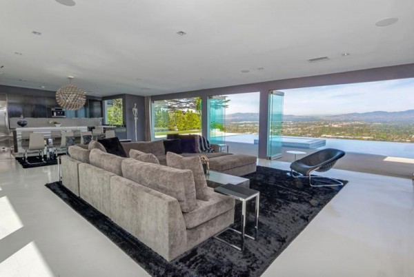 9771-LA EXTERIOR ONLY ..