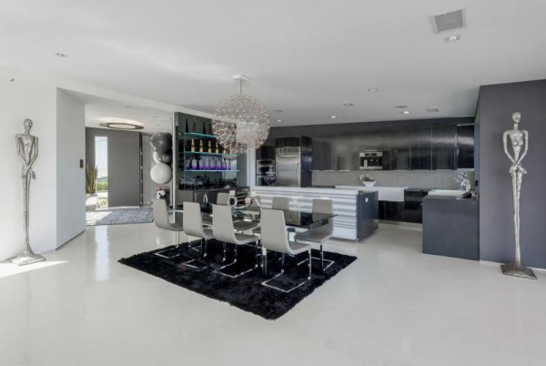 9771-LA EXTERIOR ONLY ..