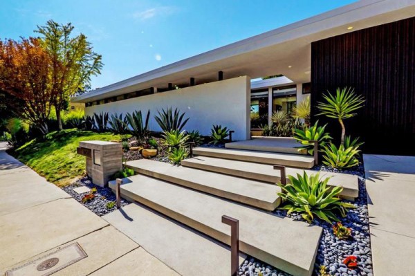 A400-EN Exterior Still..