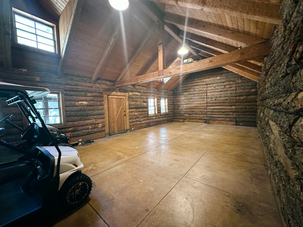 B951-15 RUSTIC CABINS