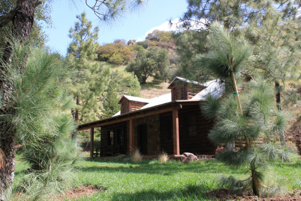 B951-15 RUSTIC CABINS