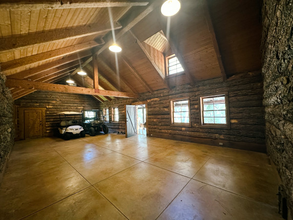 B951-15 RUSTIC CABINS