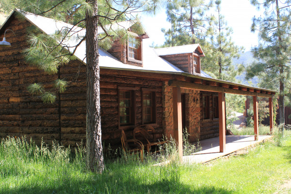 B951-15 RUSTIC CABINS
