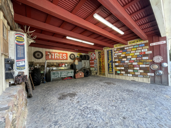 B951-22 SERVICE GARAGE