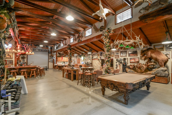 A876-MANCAVE